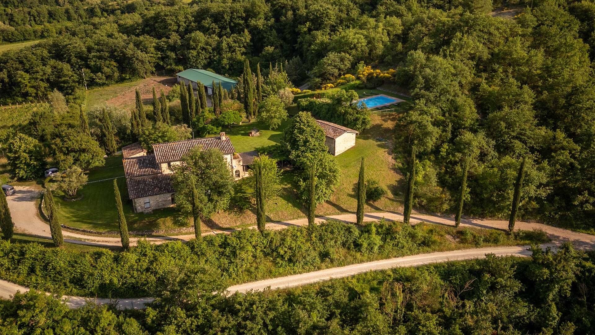 aerial view luxury villa Arcelle for rent in Umbria